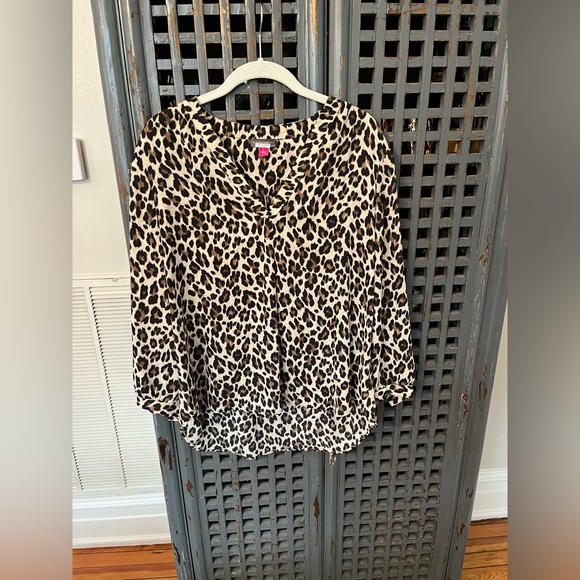 Vince Camuto Cheetah print Size Large Long Sleeve Top - Picture 1 of 3